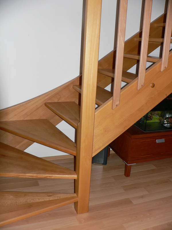 Dřevěné schodiště na míru - realizace 10