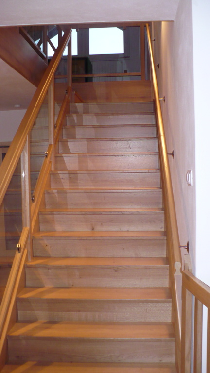 Dřevěné schodiště na míru - realizace 15