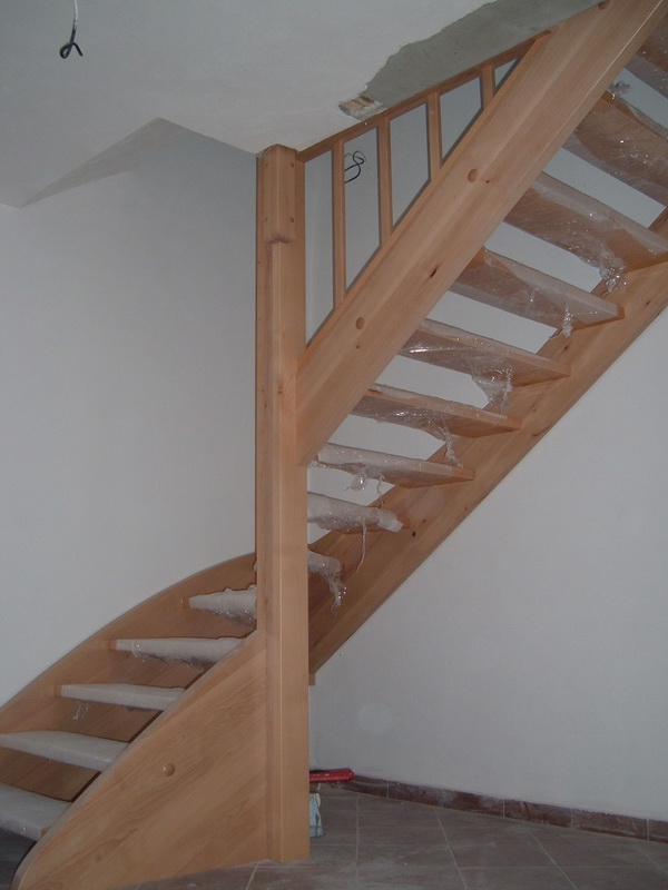 Dřevěné schodiště na míru - realizace 3