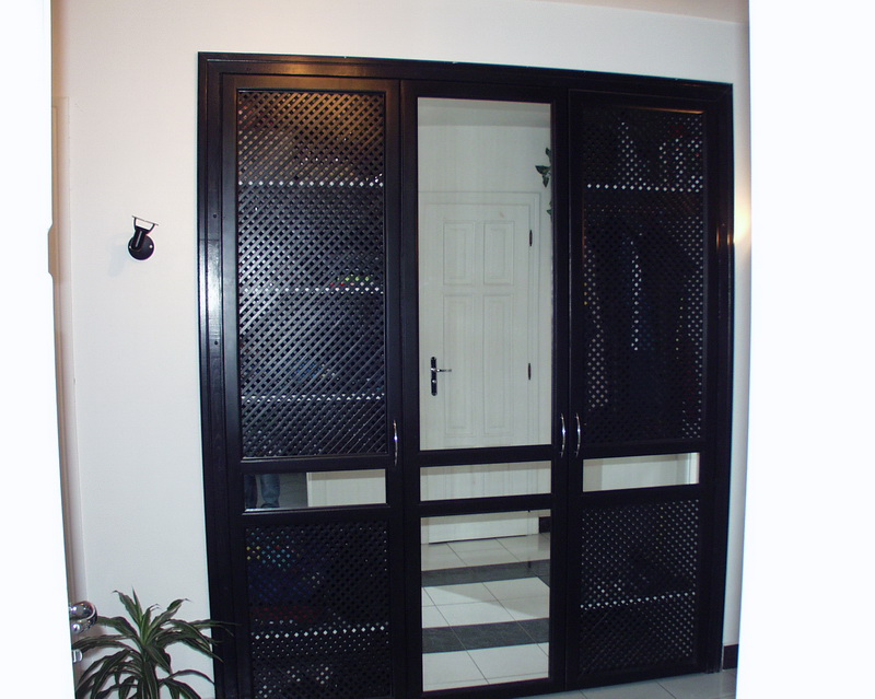 Vestavěná skříň na míru - realizace 7